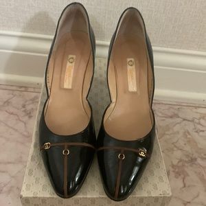 Vintage patent leather Gucci made in Italy in original box.